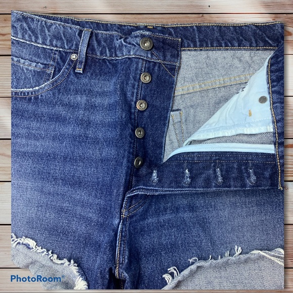 Levi’s Cheeky High Short - Picture 5 of 6